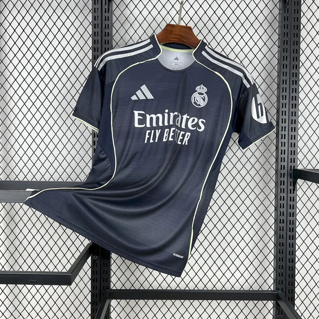 Maillot Real Madrid Extérieur 2025/2026 : vue avant