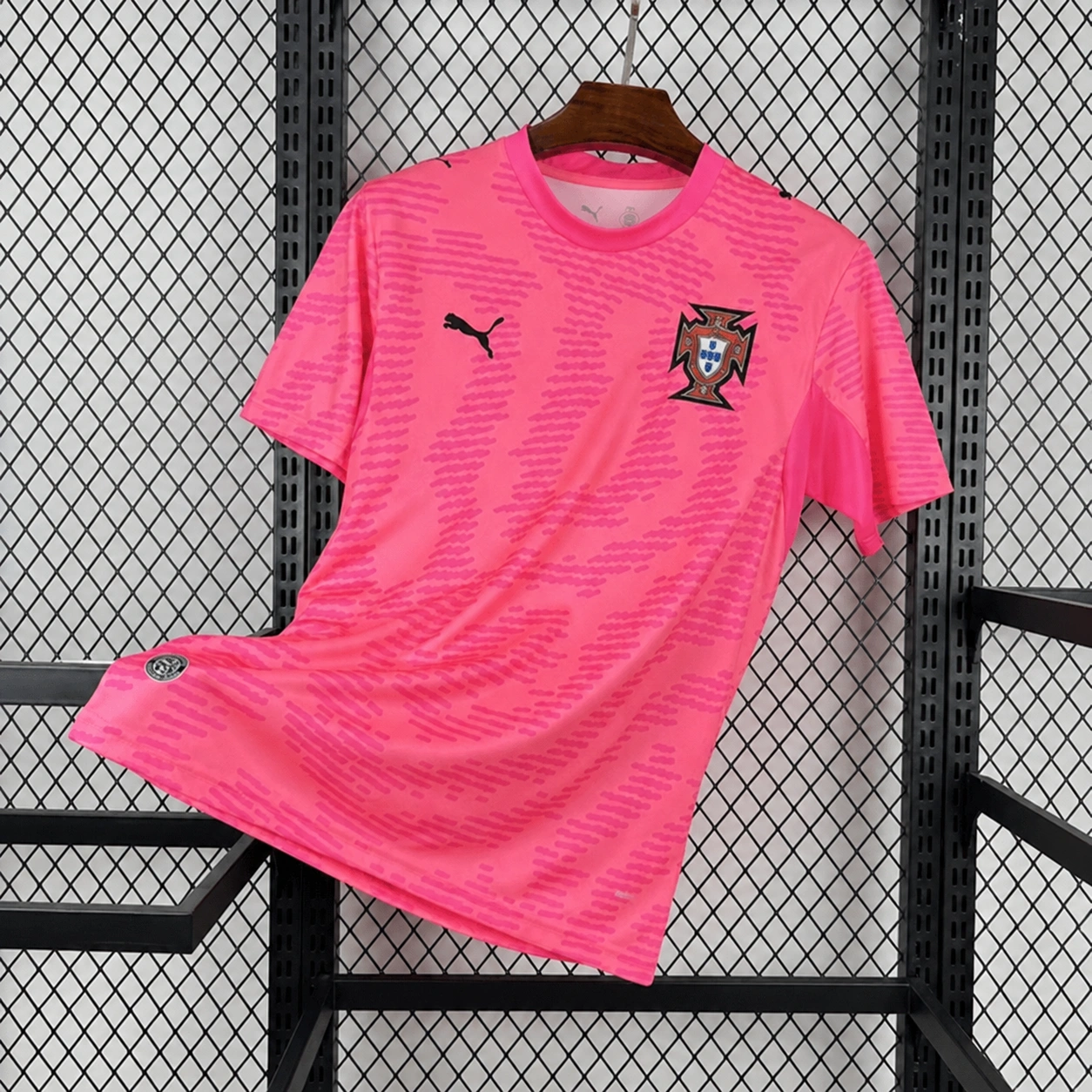 Maillot Portugal Concept Rose 2026/2027 : vue avant